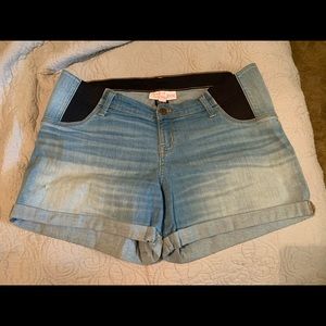 Isabel maternity shorts
